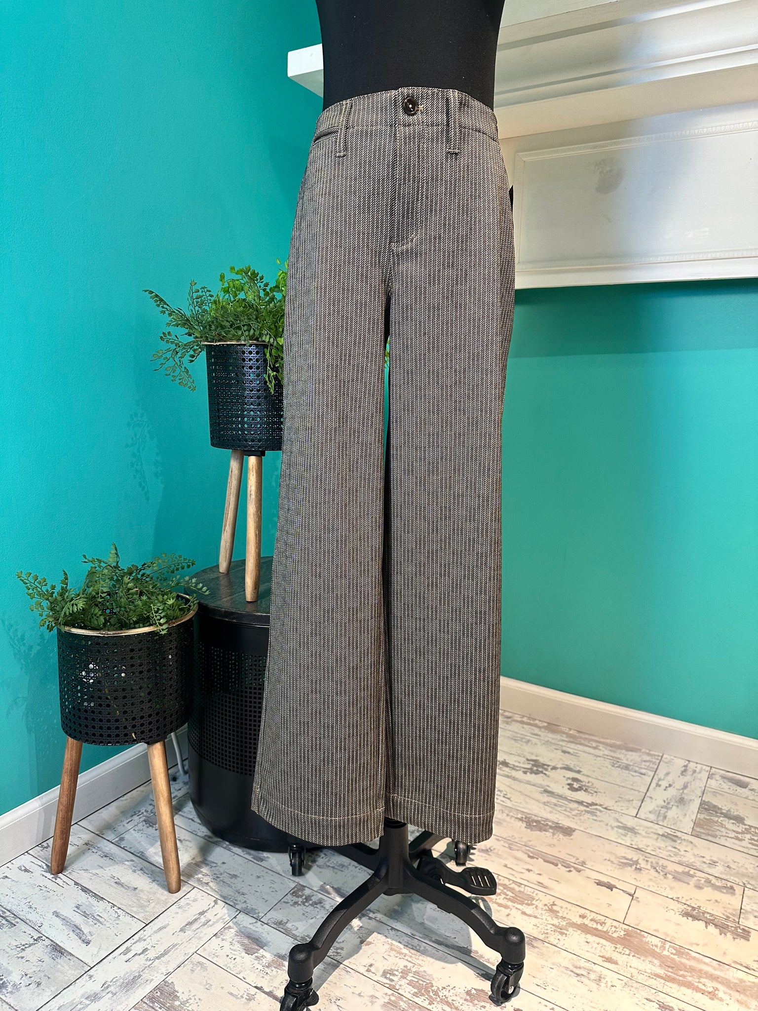 Liverpool Wide Leg Crop Knit Pant
