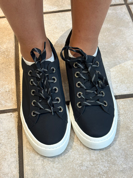 Ysenia Leather Sneaker