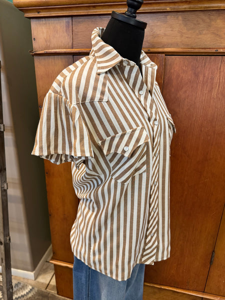 Howdy Hanny Pearl Snap Flutter Sleeve Top