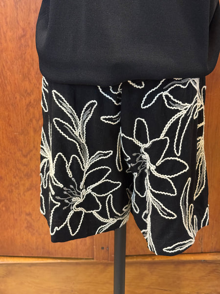 Esqualo Floral Embroidery Short