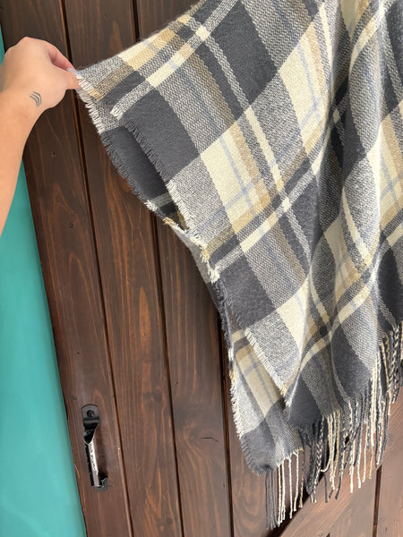 Amoli Plaid Cozy Knit Poncho