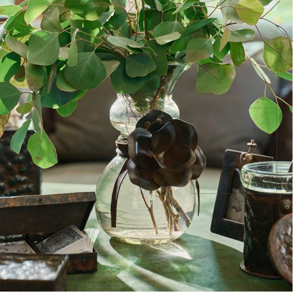 Coqueta Florero Vase W/ Rose