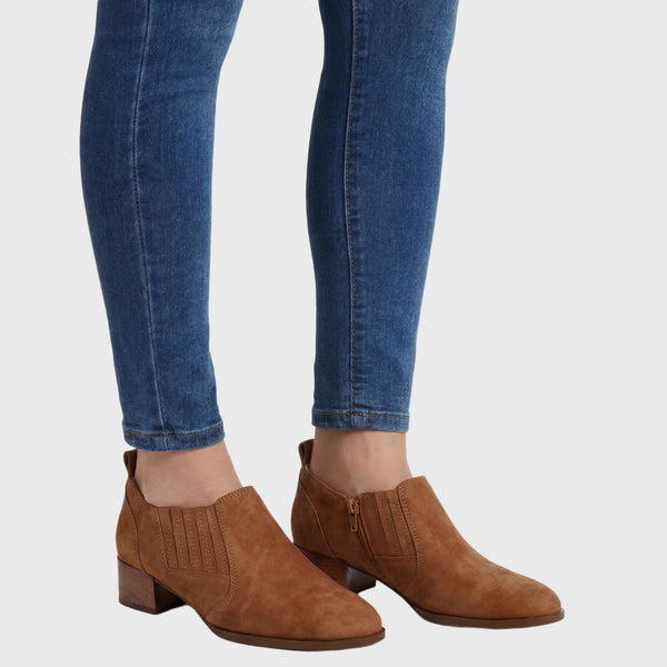 Vaneli Tess in Cuoio Suede