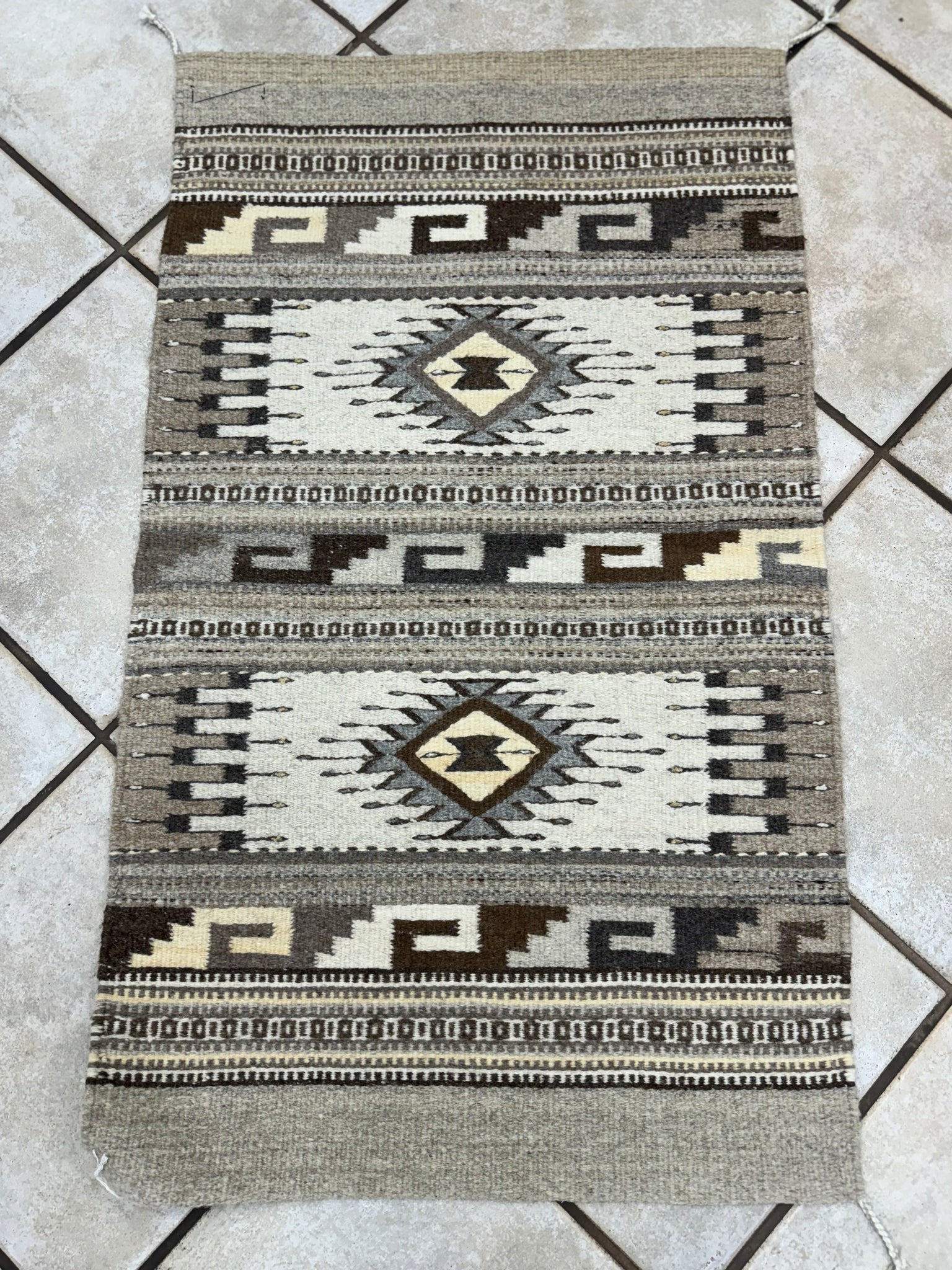 Escalante 2 x 3’ Saltillo Natural Rug