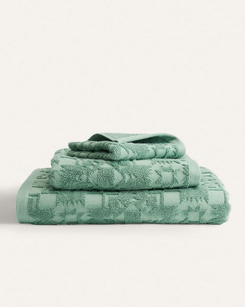 Sculpted Bath Towel in Marine