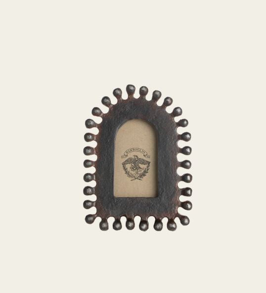 Nicho Picture Frame Iron 2x4"