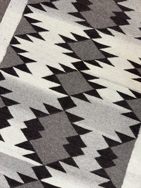 Escalante 2.5’ x 5’ Julia Ruiz Endiamantado Natural Rug