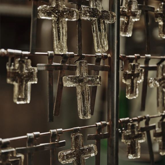 Cruz Hijos Glass Cross W/ Hook