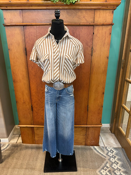 Howdy Hanny Pearl Snap Flutter Sleeve Top