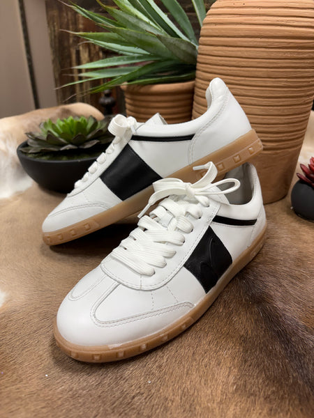 Vaneli Palila in Black & White