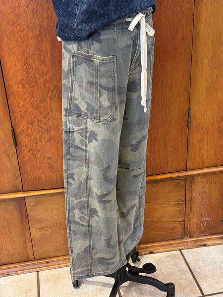 Slouchy Crop Barrel Camo Pants