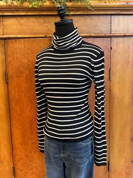 Classic Cut Stripe t-Neck Top