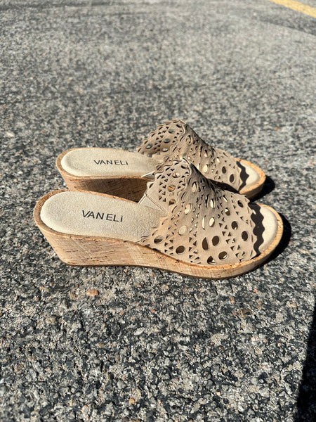 Vaneli Cammie Sandal