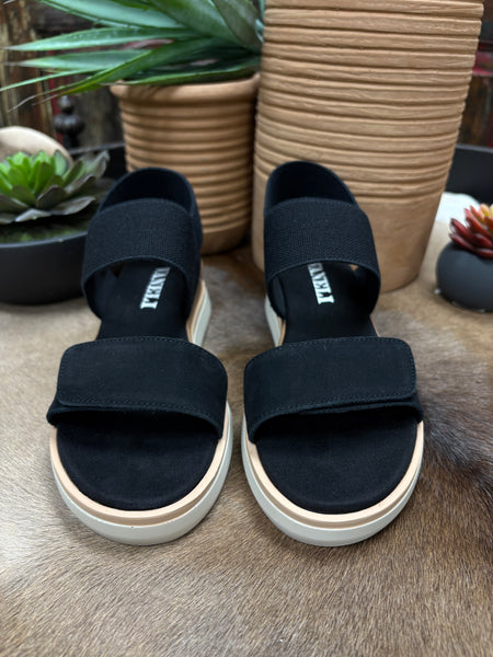 Vaneli Huda Sandal in Black