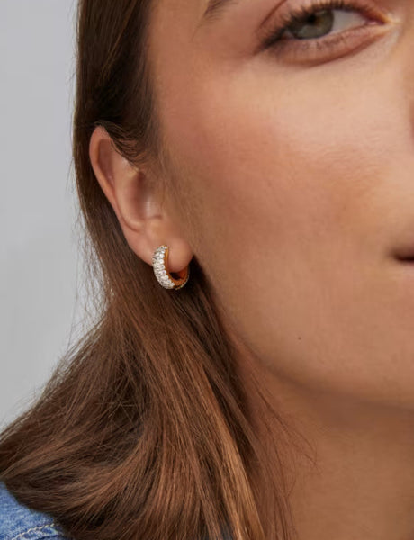 Kendra Scott Mikki Pave Huggie Earrings in Silver & Gold