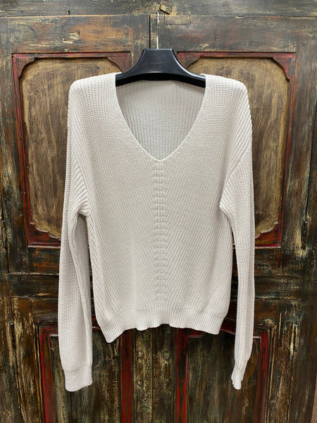 Shewin Long Sleeve V-Neck Sweater
