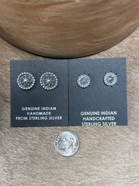 ALZ Mini & Small Star Post Earrings