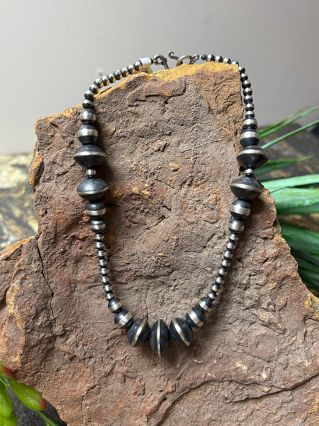 20mm-5mm Varied Navajo Pearl/Saucer Necklace