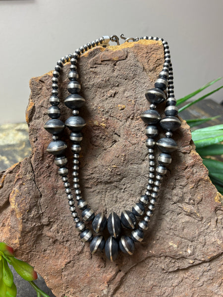 20mm-5mm Varied Navajo Pearl/Saucer Necklace