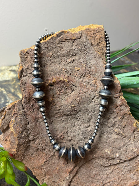 20mm-5mm Varied Navajo Pearl/Saucer Necklace