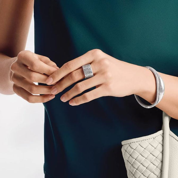 Ferrara Lacrima Hinged Bangle