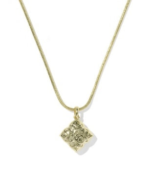 Dira Pearl Short Pendant Necklace