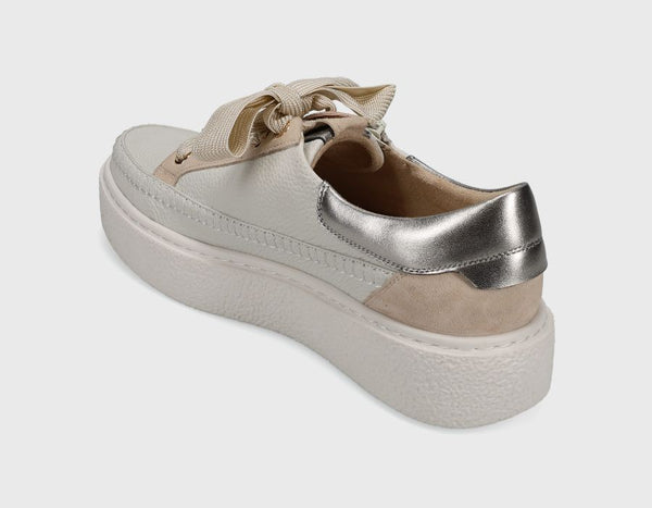 Vaneli Yoga Sneaker