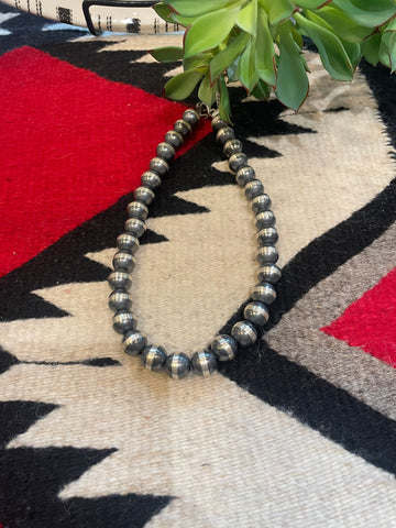 16mm Navajo Pearl Strands – The Howling Coyote